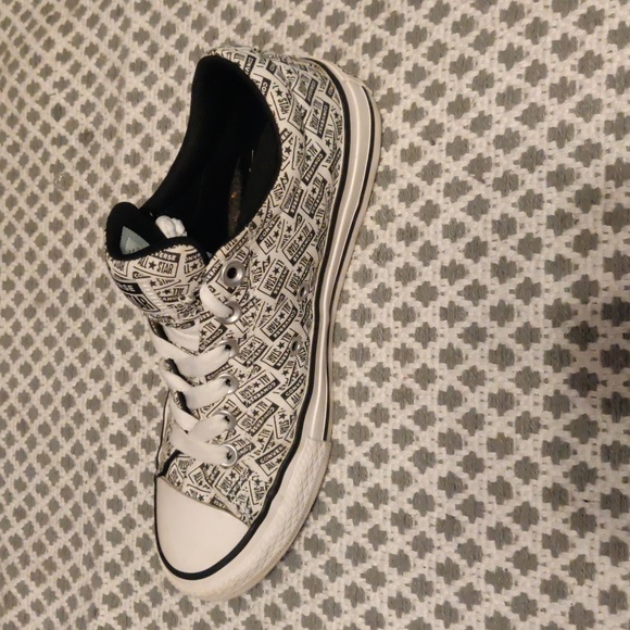 Converse Shoes - Picture 3 of 6